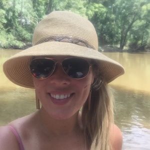 Meet your Posher, Amie